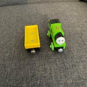 Thomas & Friends Wooden Railway Percy with Streamers andEgg Car